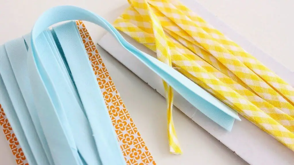 How To Sew On Double Fold Bias Tape: 2 Easy Ways